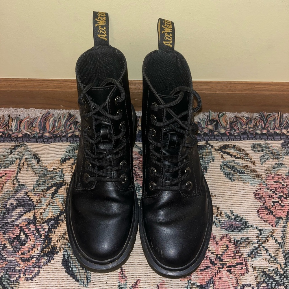 DR. MARTENS